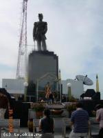 Памятник Королю Раме пятому.